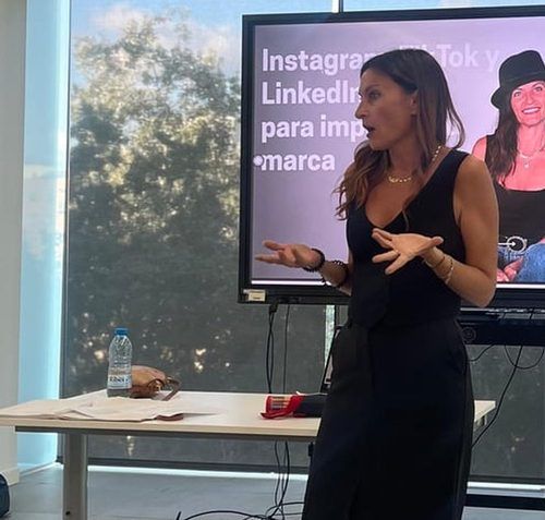 Simona Brambati — Consultora de marketing y estrategia digital